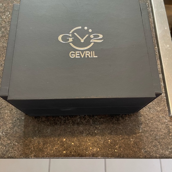 Watches gevril motorcycles worth 1600$ i want 400 - Picture 3 of 3